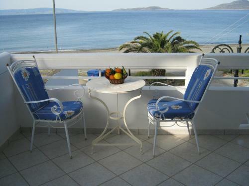 Hostal Neapoli Rooms