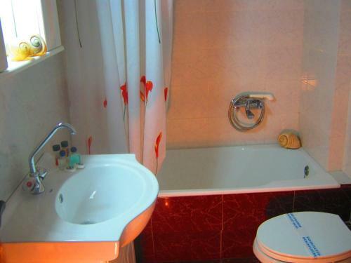 Hostal Neapoli Rooms