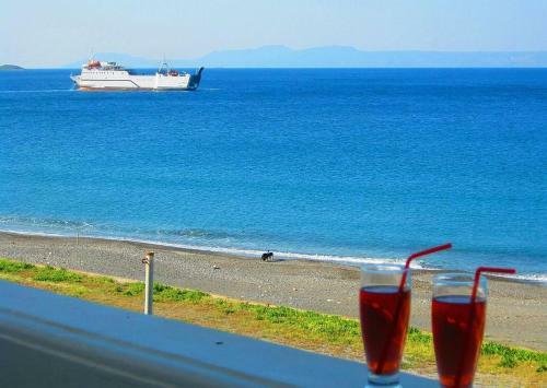 Hostal Neapoli Rooms