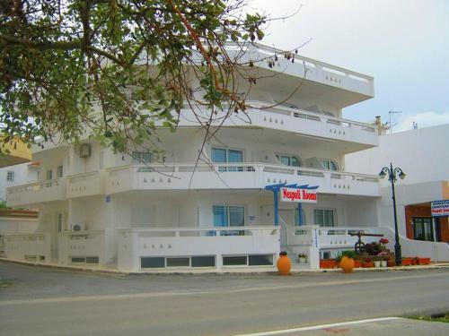 Hostal Neapoli Rooms