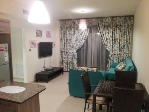 Cozy Dair Ghbar Apartment