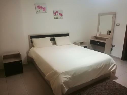 Cozy Dair Ghbar Apartment