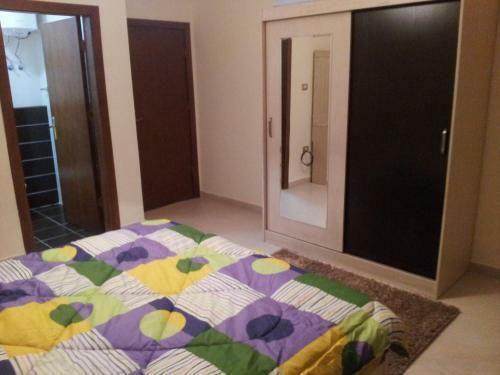 Cozy Dair Ghbar Apartment