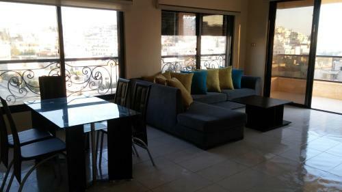 Cozy Dair Ghbar Apartment