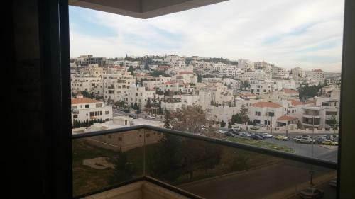 Cozy Dair Ghbar Apartment