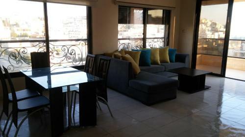 Cozy Dair Ghbar Apartment