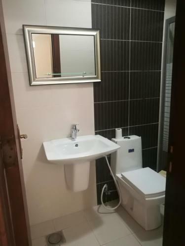 Cozy Dair Ghbar Apartment