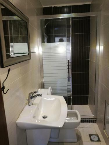 Cozy Dair Ghbar Apartment