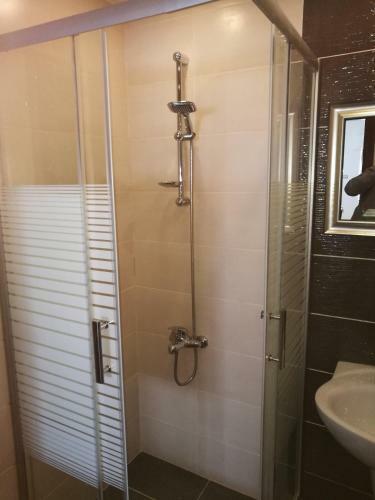 Cozy Dair Ghbar Apartment