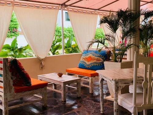 Posada Seawhispers Inn