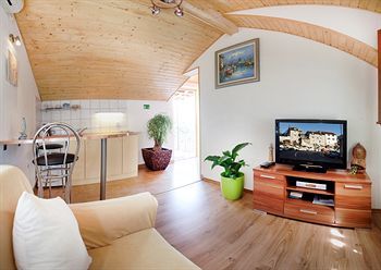 Residencia House Sandra - Guest House