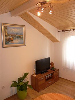 Residencia House Sandra - Guest House
