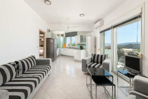 Haraki Hill & Sea View Apartments