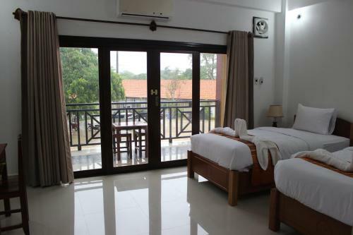 The Grand Riverside Hotel