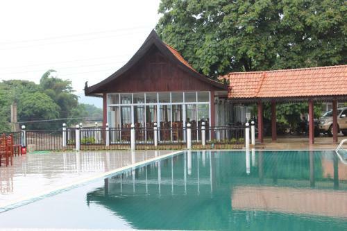 The Grand Riverside Hotel