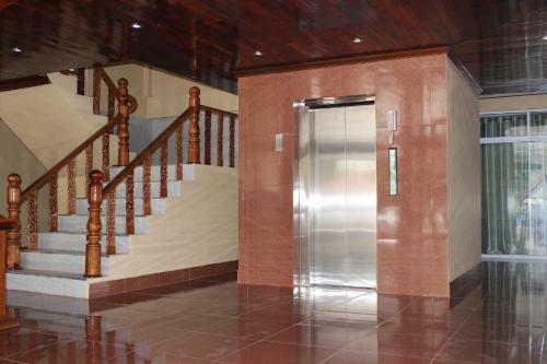 The Grand Riverside Hotel
