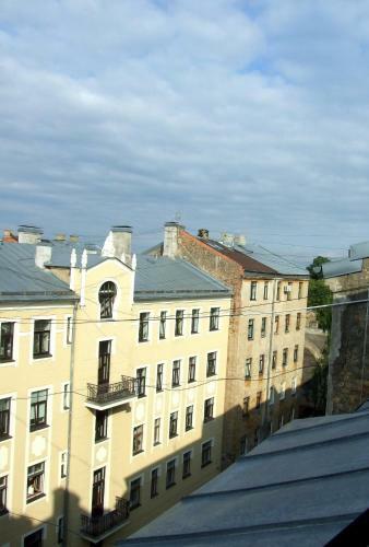 Sunlit Loft Apartment Riga
