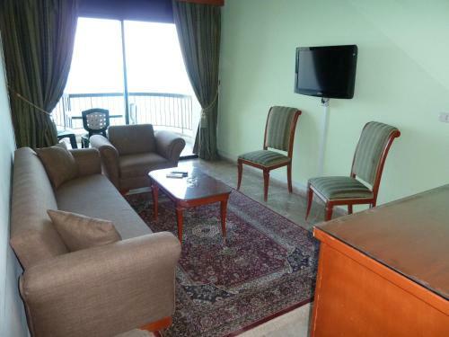 Holiday Suites Hotel & Beach Resort
