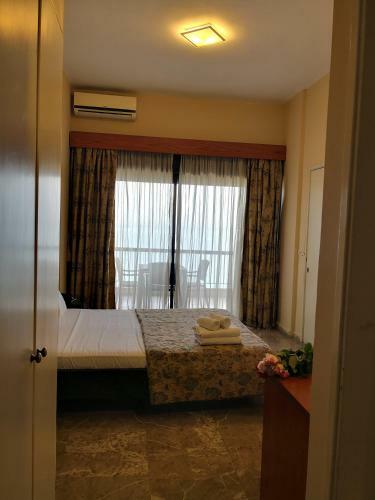 Holiday Suites Hotel & Beach Resort