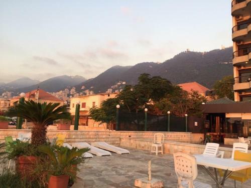Holiday Suites Hotel & Beach Resort