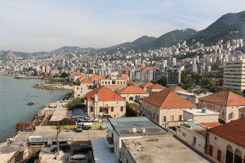 Holiday Suites Hotel & Beach Resort