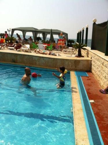 Holiday Suites Hotel & Beach Resort