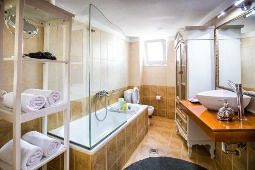 Luxury Central Apartment