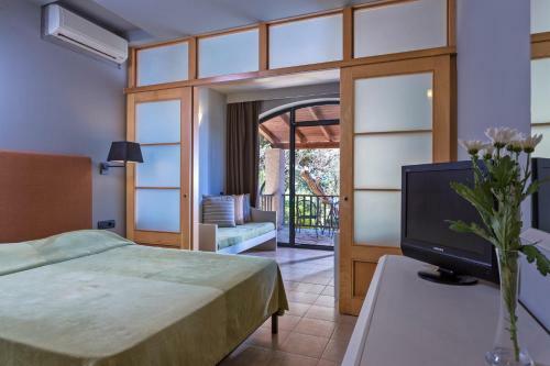 Hotel Aeolos Beach Resort