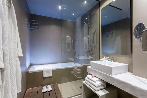 Hotel Aeolos Beach Resort