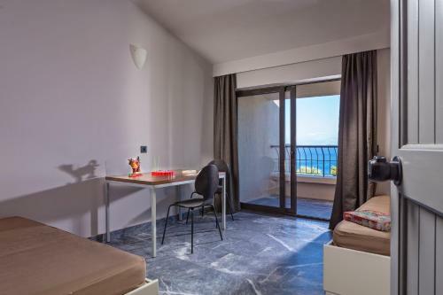 Hotel Aeolos Beach Resort