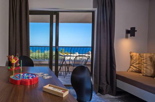 Hotel Aeolos Beach Resort