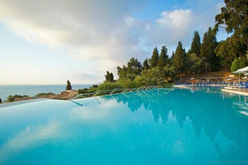 Hotel Aeolos Beach Resort