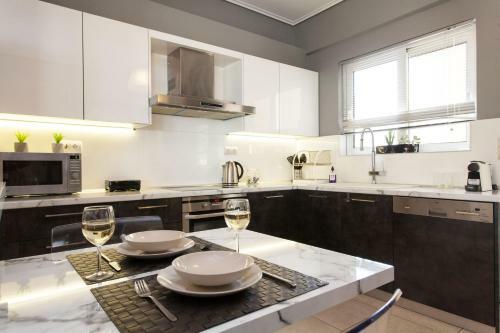Luxury Apartment In Glyfada