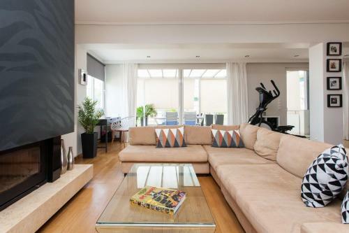 Luxury Apartment In Glyfada