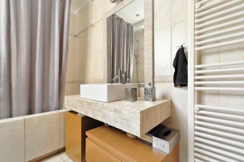 Luxury Apartment In Glyfada