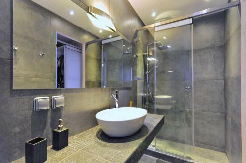 Luxury Apartment In Glyfada