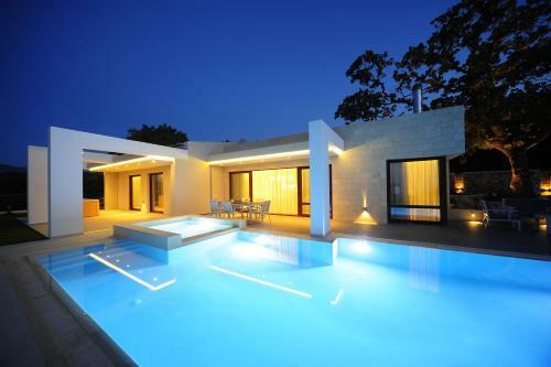Oak Tree Villa