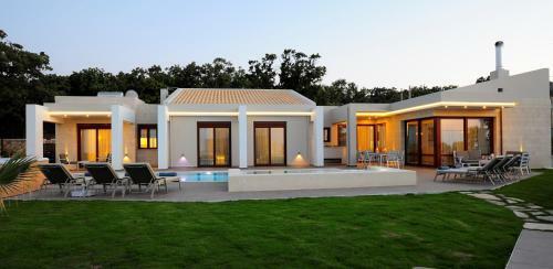 Oak Tree Villa