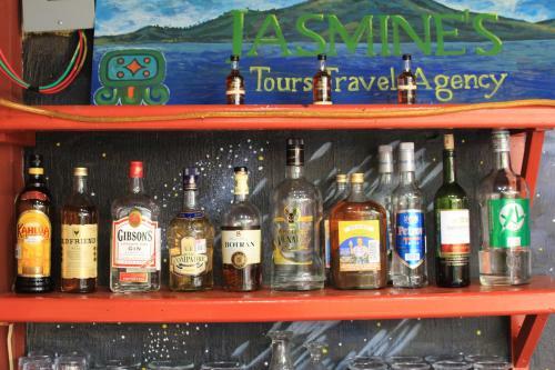 Restaurante, Bar Y Hotel Jarachik