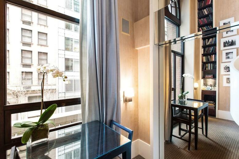 City Club Hotel