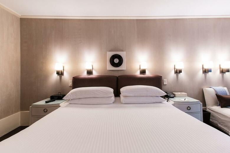 City Club Hotel