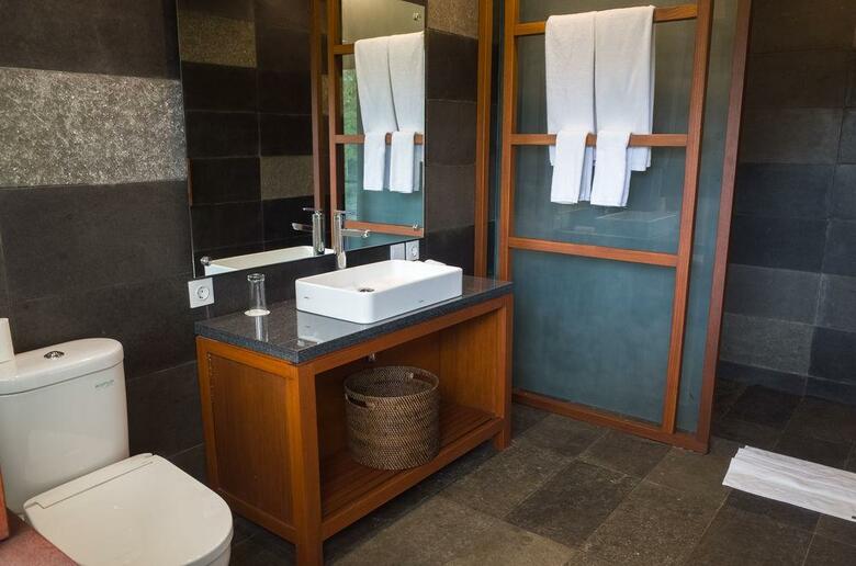 Hotel Suarapura Resort & Spa