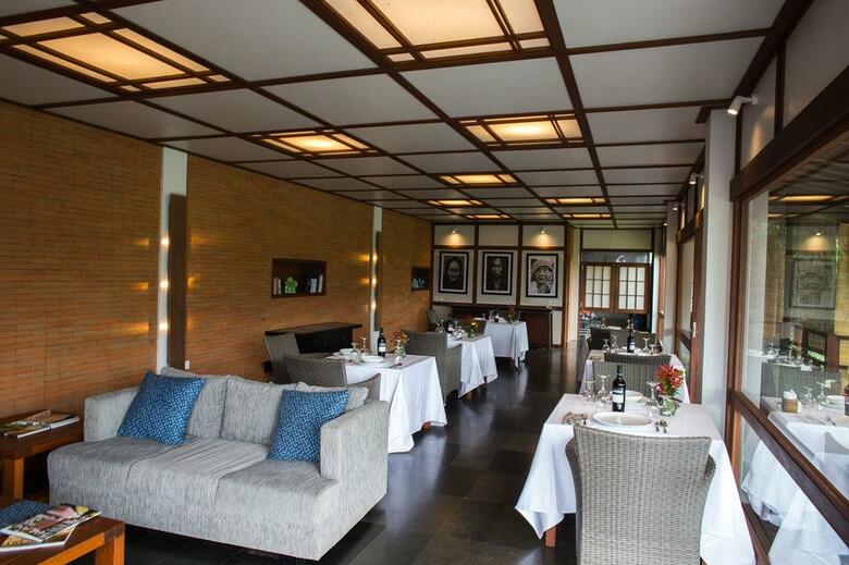 Hotel Suarapura Resort & Spa