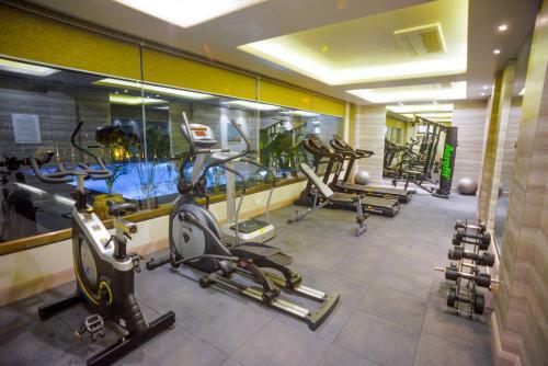 Hotel Efcee Sarovar Portico