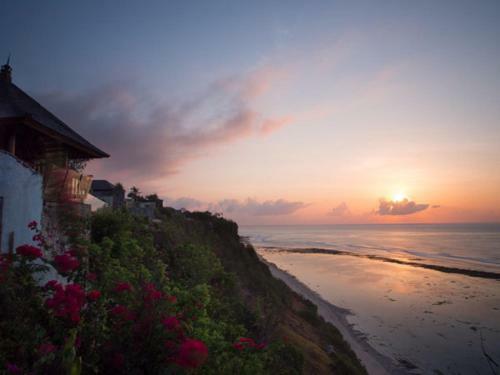 Pandawa Cliff Edge Ocean View Banyu Biru Villa