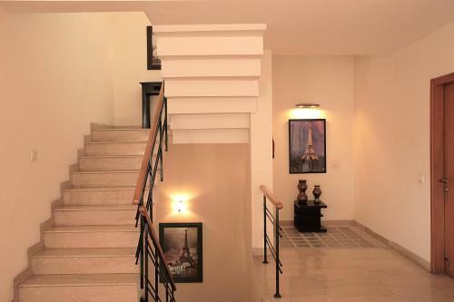 Hostal Ahuja Residency -jcm 55, Dlf Phase -2