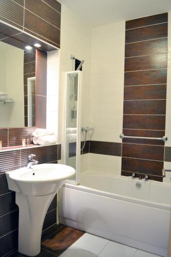 Hotel Carrick Plaza Suites By Thekeycollection