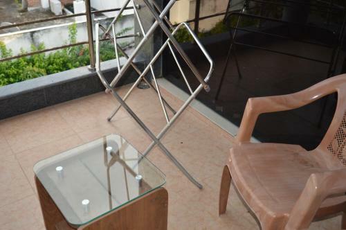 Redchillies Studio Apartment [bedroom +study Room]
