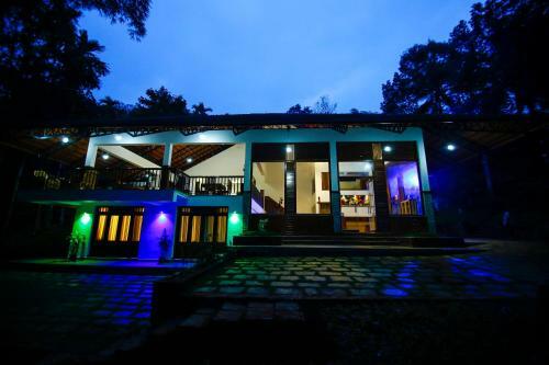 Hotel Bamboo Creek Resort