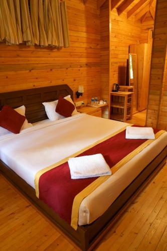 Hotel Bamboo Creek Resort